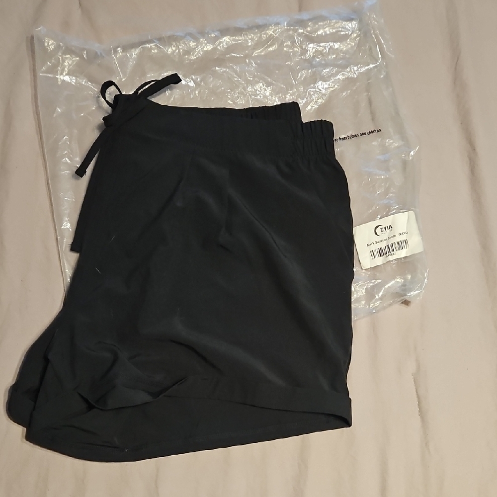 ZYIA Black Summr Shorts